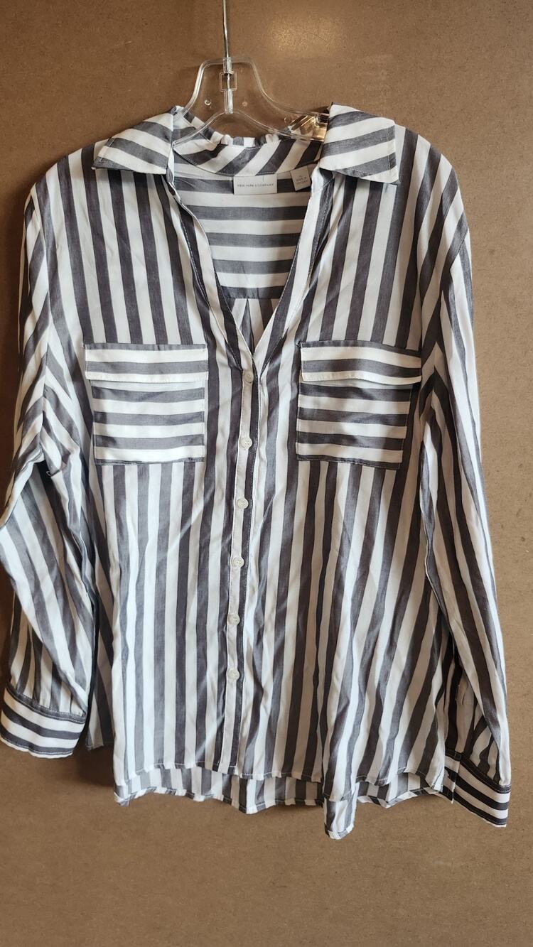 New York & Co Blouse XL Long Sleeve Grey White Stripe W/Utility Pockets Wt61
